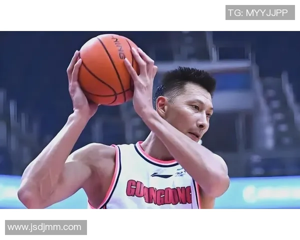 易建联：从篮球场上的传奇到生活中的榜样，探索他的奋斗与坚持之路