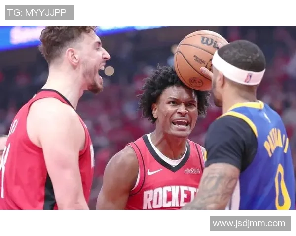 火箭队与勇士队激战回顾:精彩瞬间与战术分析全记录 火箭队与勇士队激战回顾:精彩瞬间与战术分析全记录